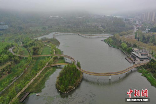 贵州六盘水一湿地公园栈道宛如 飘带